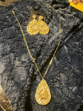 A Glimpse Necklace Set