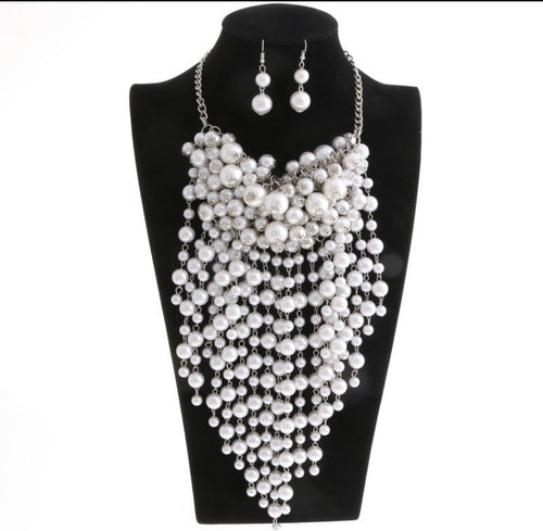 Aminah Pearl Necklace Set